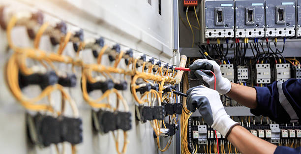 Professional Electrician technician working in Taos, MO